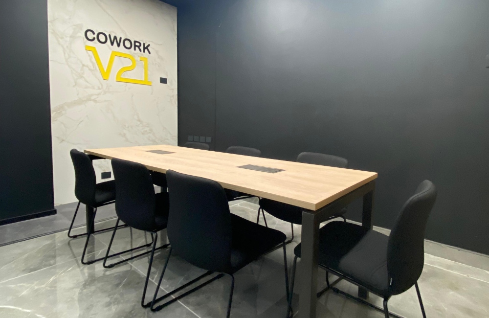 Sala de Reunión para 5 a 6 personas